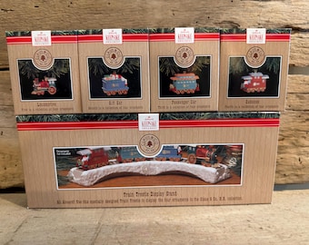 Hallmark Keepsake Claus & Co. R.R. Ornament Set Complete