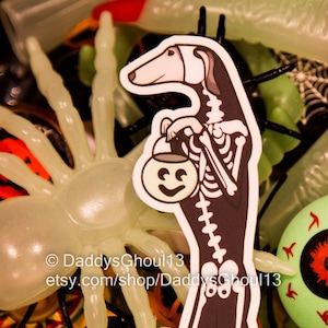 Skelly LongBoi - Levriero in Scheletro Halloween Costume Sticker