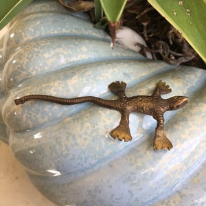 Vintage Miniature Brass Lizard Figurine: Plant Decor (3.75&quot;)