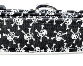 Skulls and Crossbones Dog Collar, Skulls Collar, Halloween Dog Collar, Small Dog Collar, Large Dog Collar, Girl Dog Collar, Boy Dog Collar