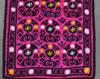 Oezbeekse vintage kleine Suzani 44" x 48" - 111 x 121 cm - Borduurtextiel Oezbekistan