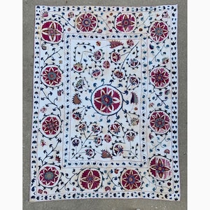 Antique Uzbek Suzani Embroidery - Central Asian Textile - 5&#39;2 x 6&#39;10 - 158 x 212 cm