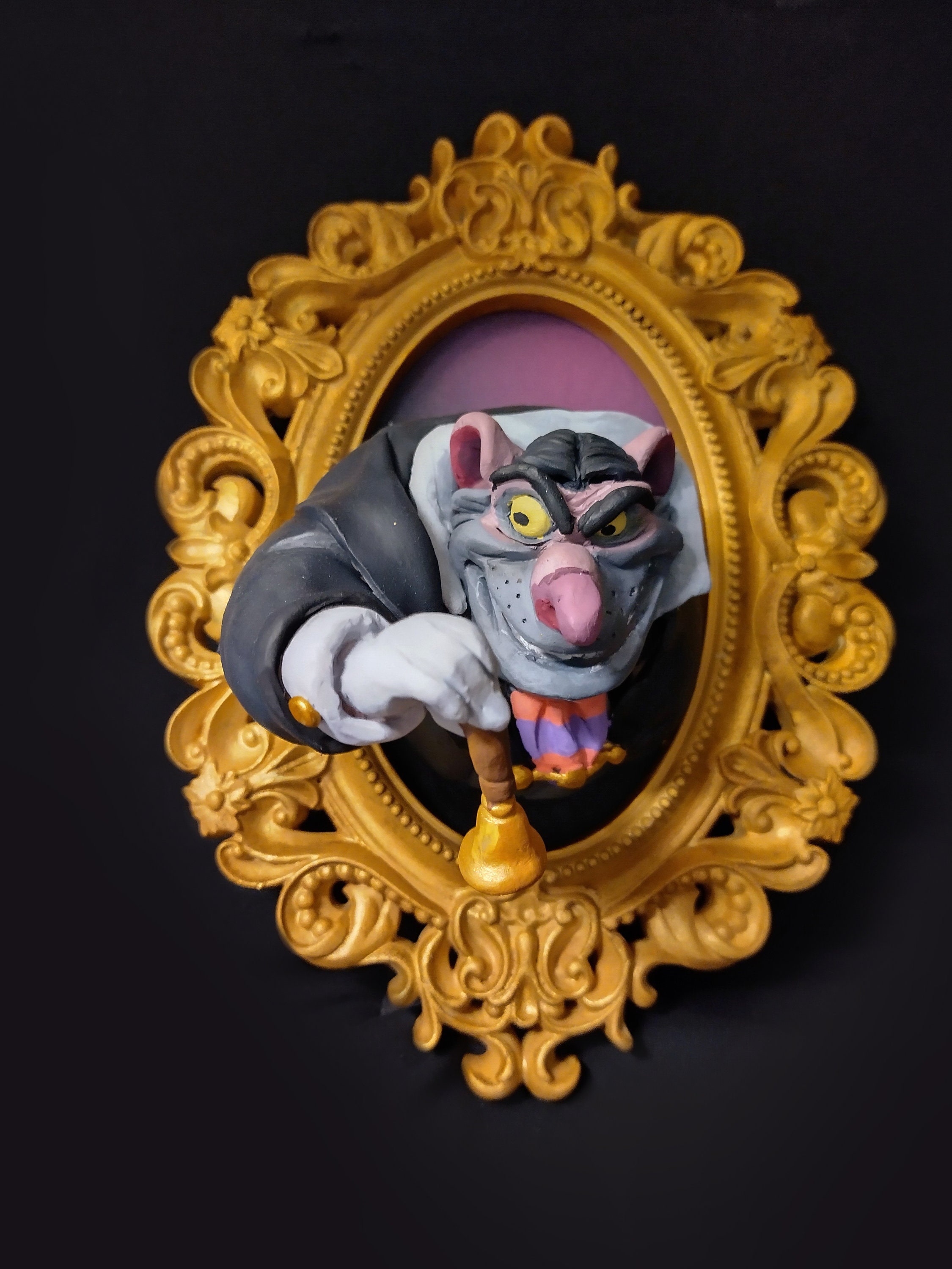 ネズミ探偵（ラティガン）。手作りのポリマークレイ製アクション