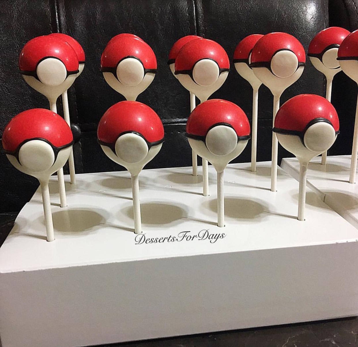1dz. Pokeball Cake Pops. Pokemon Cake Pops. Cake Balls. - Etsy