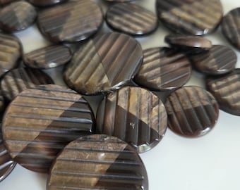 Brown Buttons Pearly Reflections: 30mm/28mm/23mm/18mm - High Fashion