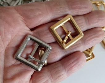 15 petites boucles en métal de forme carrée, boucles en argent doré, boucles pour chaussures de poupée fabriquées en Italie