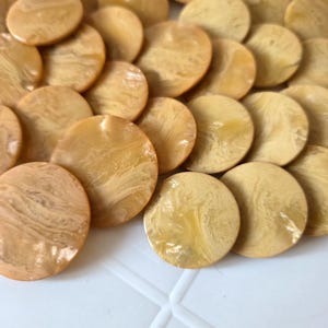 Vintage Marbled Buttons: Pinkish Beige and Peach Orange, 28mm 23mm - Italian Fashion