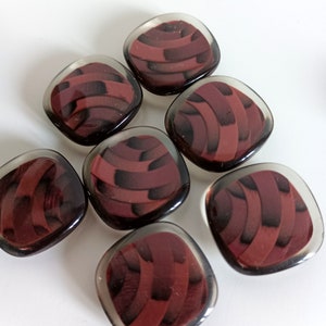 the photo shows burgundy buttons