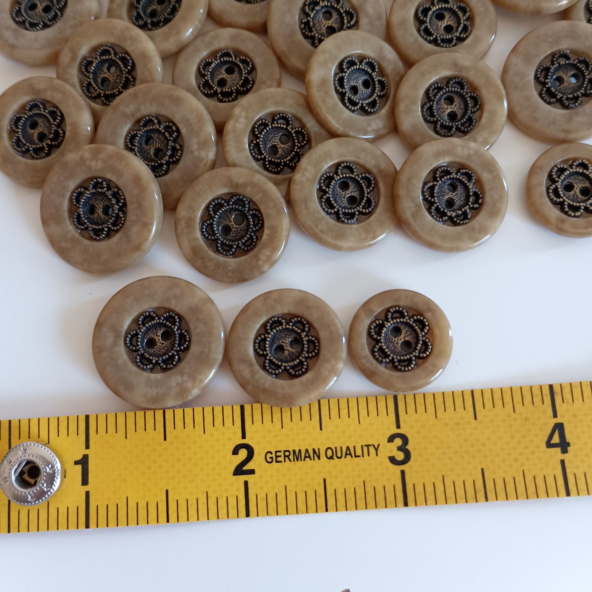 マーブルブラウンボタン54個：23 mm/20 mm/18 mm、花柄 - Etsy 日本