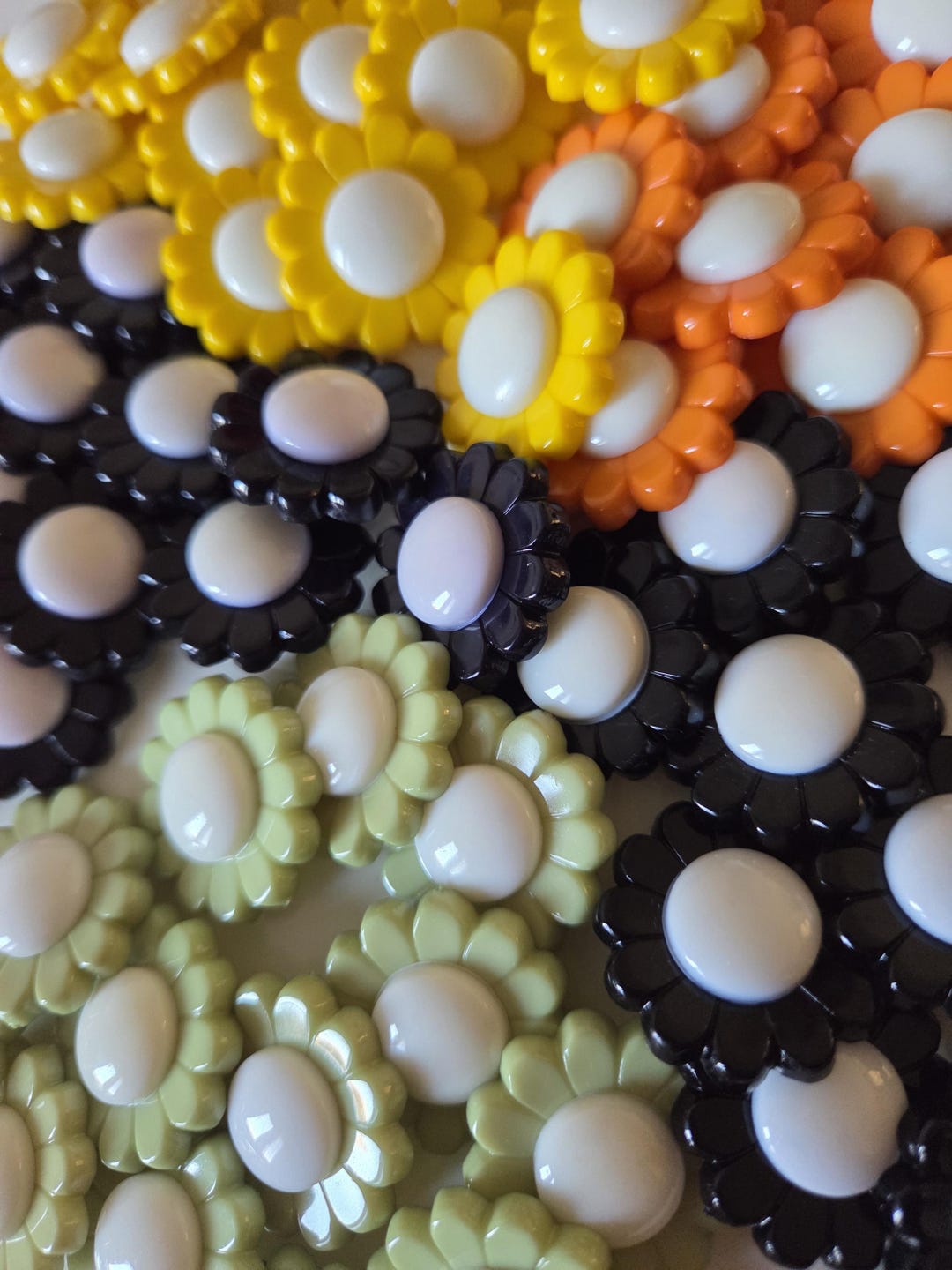 Vintage Daisy Buttons, 25mm (sets of 15) | Flower Buttons for Sewing ...
