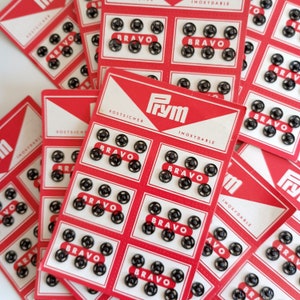 the photo shows small black metal snaps on his original card. Each card 36 snaps