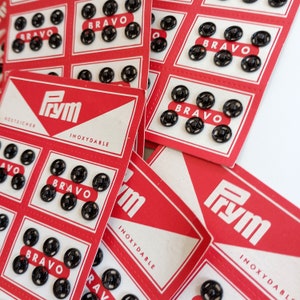 the photo shows small black metal snaps on his original card. Each card 36 snaps