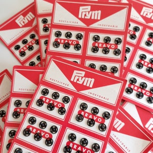the photo shows small black metal snaps on his original card. Each card 36 snaps