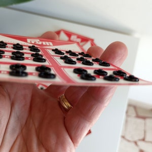 the photo shows small black metal snaps on his original card. Each card 36 snaps