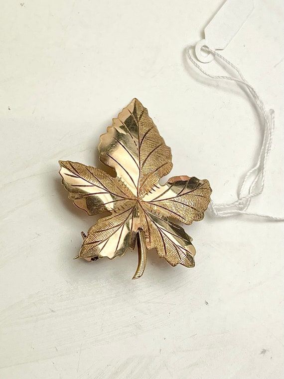 Solid Gold Vintage Maple Leaf Textured & Polished… - image 6