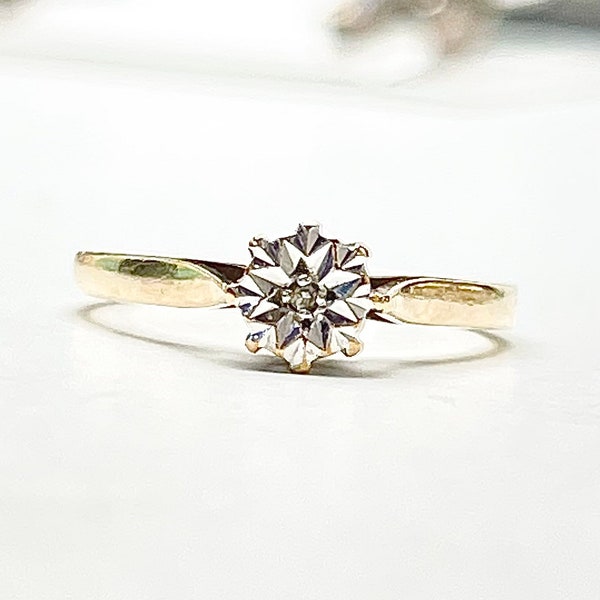 9ct Gold Vintage Diamond Solitaire Illusion Set Ring sku1154