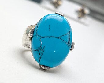 9ct Gold Large Blue Turquoise Solitaire Ring