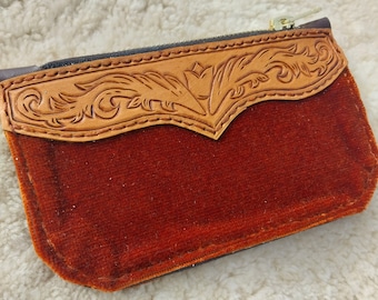 Handpunzierte Reißverschlussbörse // Handpunziertes Portemonnaie von Sonkatonk Leather