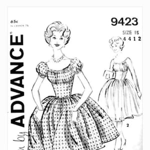 Op de afbeelding: Een vintage naaipatroon voor een jurk, met een zwart-wit stippenpatroon. Het patroonnummer is 9423 en de maat is 15. Het patroon is van Advance, een populair merk voor naaipatronen.