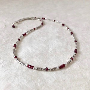 Collier de superposition de perles en argent thaïlandais Garnet Hill Tribe de 18 pouces, style Sundance, tribu de Sundance, collier de superposition, pierre de naissance de janvier