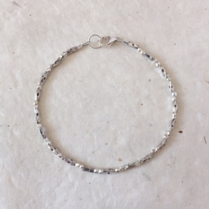 Bracelet en perles d'argent Dainty Karen Hill Tribe, bohème chic, superposition