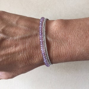 Pulseira de contas de ametista rosa: pingente de asa de anjo em prata de lei imagem 3