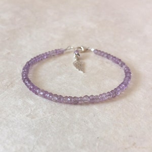 Pulseira de contas de ametista rosa: pingente de asa de anjo em prata de lei imagem 2