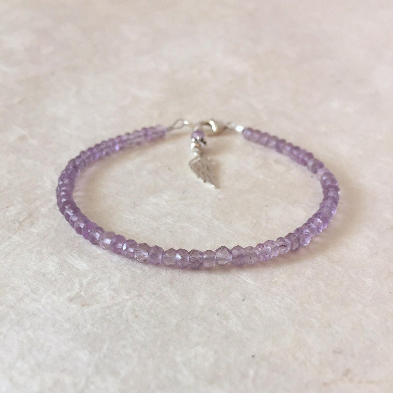 Pulseira de contas de ametista rosa: pingente de asa de anjo em prata de lei imagem 2