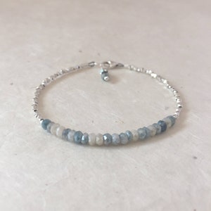 Bracelet de perles saphir mystique et argent : argent thaïlandais de la tribu Karen Hill