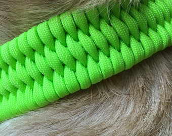 Paracord Trilobit Hundehalsband Neon Grün (1,25 Zoll Bandbreite)