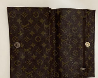 Authenticated Used LOUIS VUITTON Louis Vuitton Dubourge Neonoe 2009  Autumn/Winter Collection Monogram Leather Handbag Studs Drawstring AR3009 Red  Black 