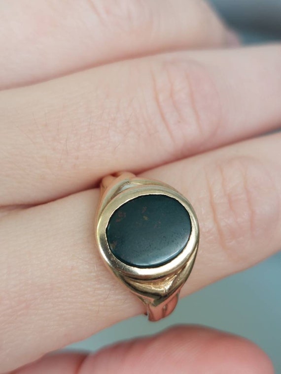 Vintage Bloodstone Signet ring 9ct - image 3