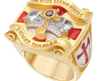 Könnte beinhalten: Ein goldener Ring mit einem roten und weißen Emaille-Design, das ein Kreuz, eine Krone und den Text "IN HOC SIGNO VINCES" und "KNIGHT TEMPLAR" zeigt.