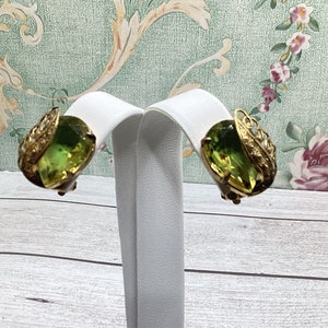 Vintage-West Germany Green Stone Gold Tone Clip On Earrings