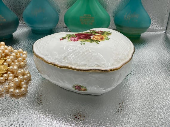 Vintage Royal Albert Old Country Roses Heart Shaped Bone Trinket Box