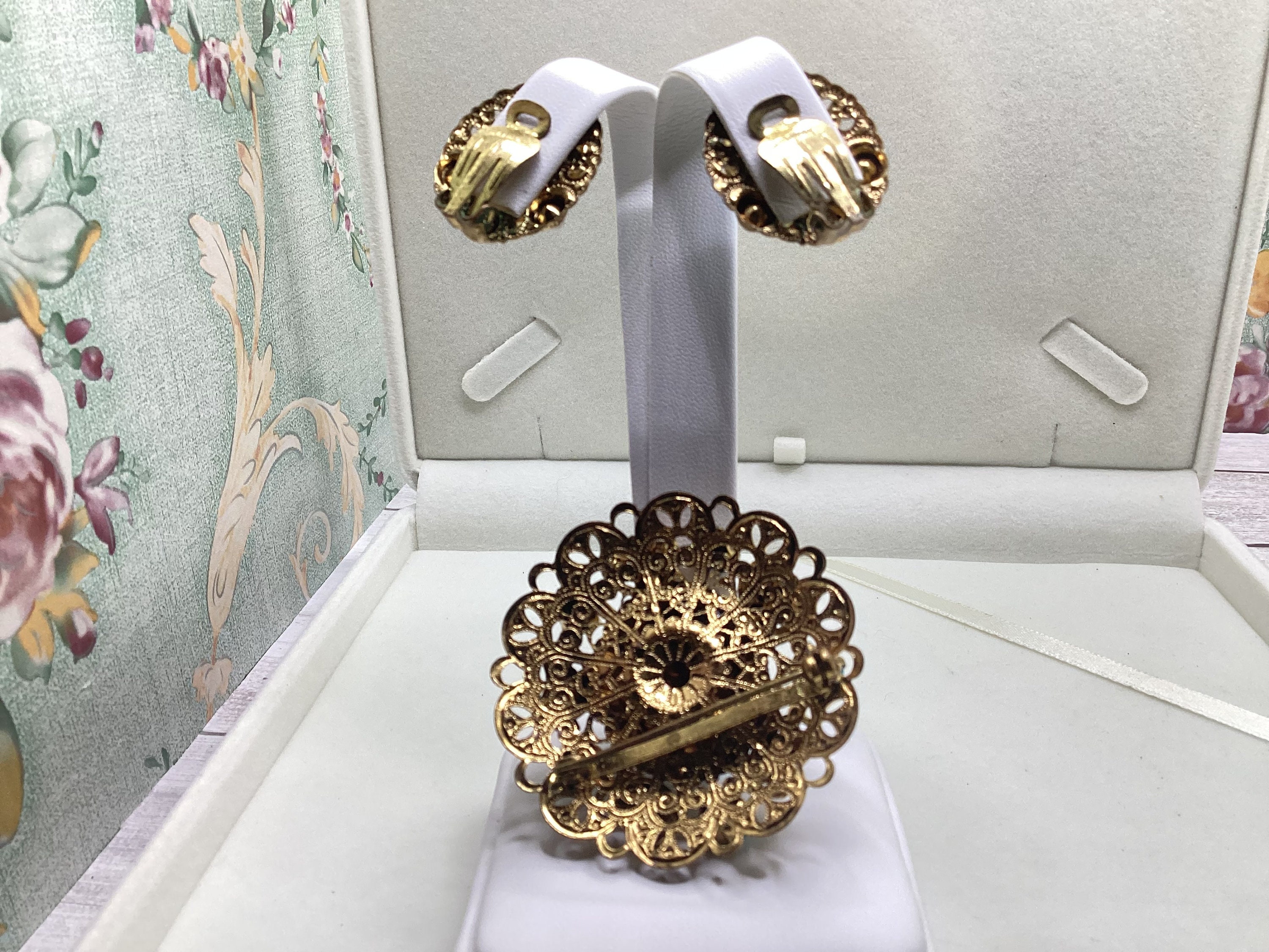 ペルシャ風金色装飾陶器 Vintage West Germany Turquoise Rhinestone Faux Pearl Gold