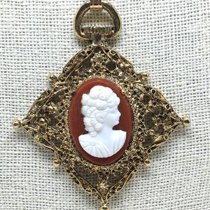 Vintage Estate Shell Cameo Filigree Colgante Impresionante Collar de Tono Oro
