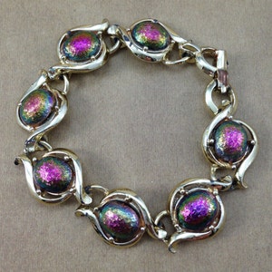 Gorgeous Vintage Oval Textured Iridescent Glow Glass Cabochon Gold Tone Bracelet