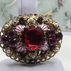 Broszka Vintage West Germany Red Pink Filigree Faux Pearls Gold Tone