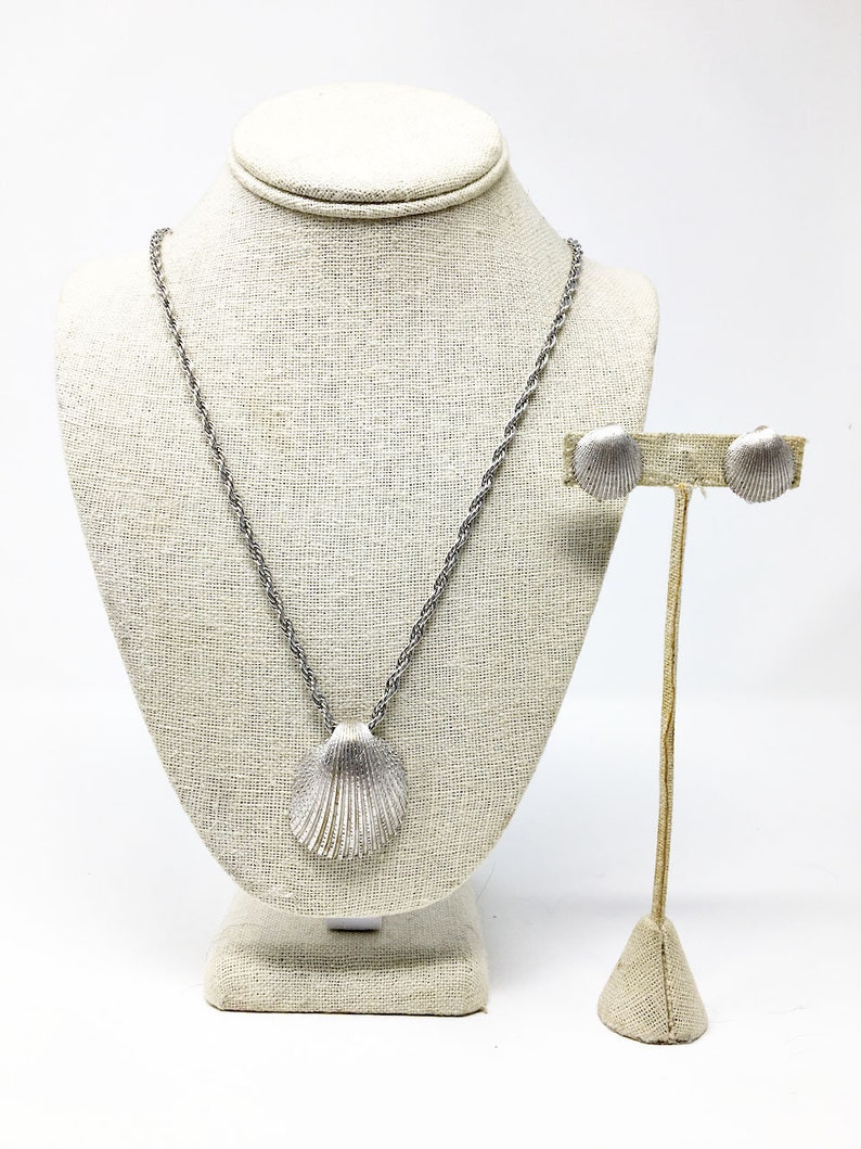 Vintage Crown Trifari Scallop Shell Silver Tone Necklace Earrings Set