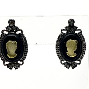 Vintage*Unsigned West Germany Post Camero Black Earrings