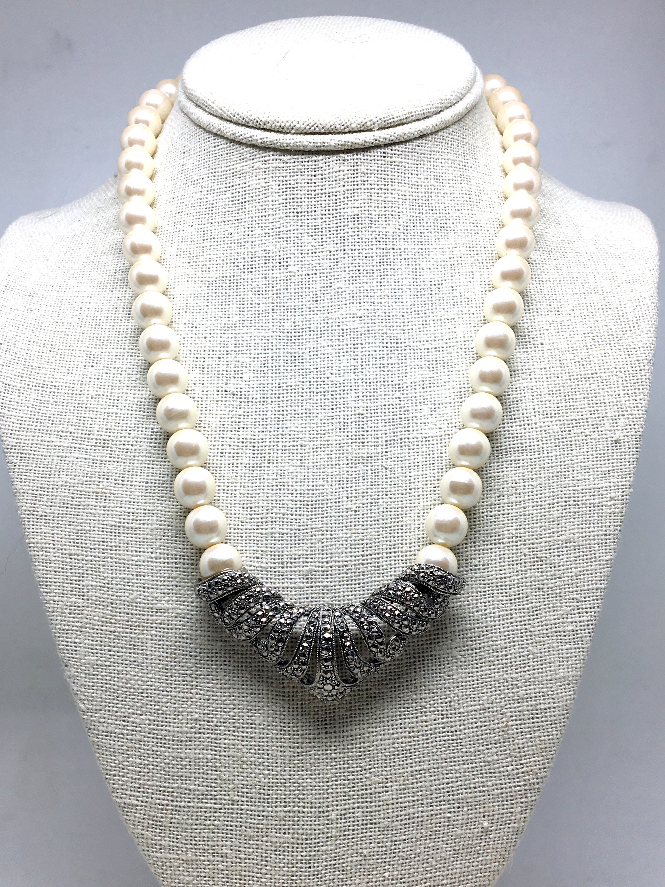 ヴィンテージ*エステートラインストーンフェイクパールフラワーの見事