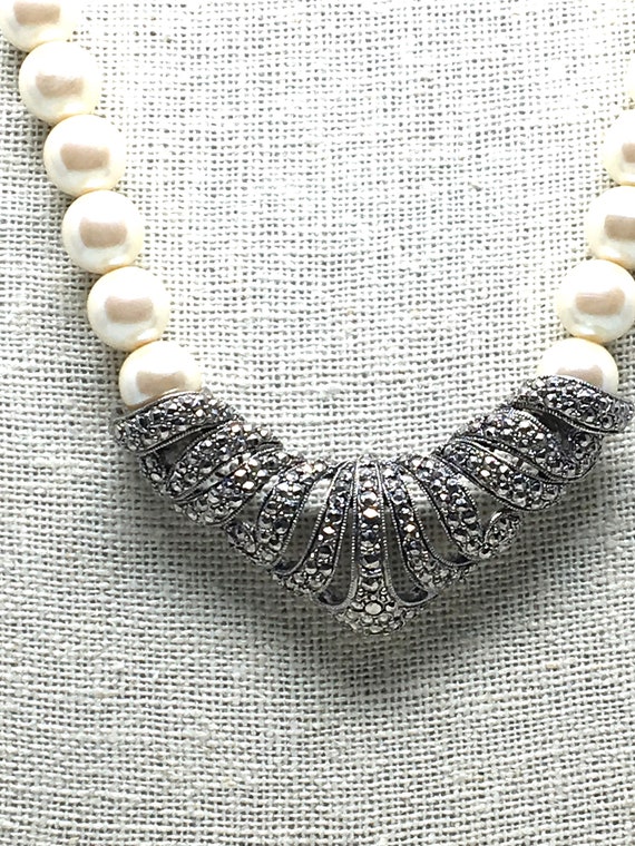 ヴィンテージ*エステートラインストーンフェイクパールフラワーの見事