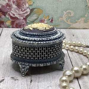 Vintage Florenza  Cameo Flowers Trinket Box, Pill Box, Metal, Porcelain Lid