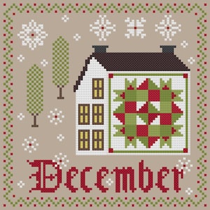 Puede incluir: Un diseño de punto de cruz con una casa blanca con un bloque de colcha rojo y verde, dos árboles verdes y copos de nieve. El texto "Diciembre" está escrito en rojo en la parte inferior del diseño.
