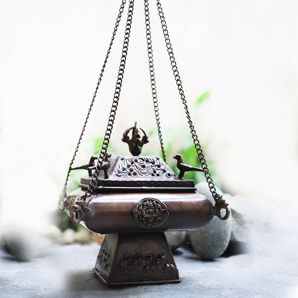 Quemador de incienso de cobre de estilo tibetano tradicional con pavos reales y cadenas, 42 cm de largo x 15 cm de ancho, porta incienso de cobre, decoración del hogar, hecho a mano.