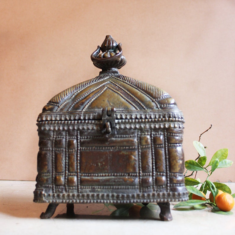 Rare Heritage Brass Jewellery Box Handcrafted From Bell Metal Fashion Accessory Mughal Design Home Decor L 18 cm x W 15 cm x H 26 cm