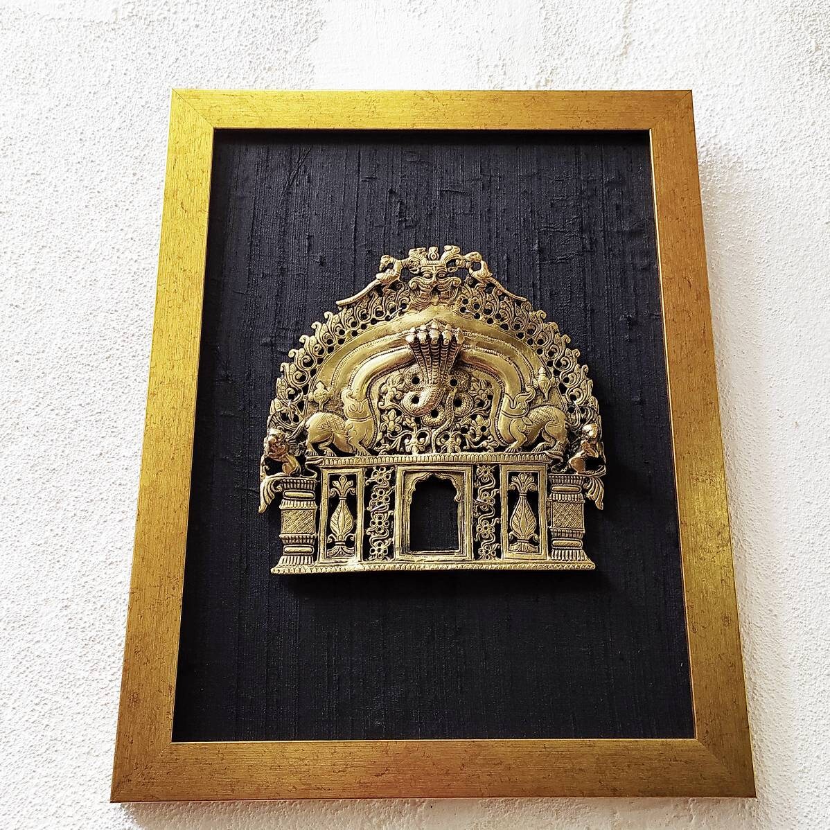 Lampe à huile paon diya en laiton : décor de temple hindou antique - France