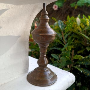 Lampe à huile et à mèche en laiton, hauteur 27 cm x diamètre 11 cm, lampe traditionnelle du Kerala, lampe à pétrole du milieu du siècle, décoration de salle de prière ou de pouja, décoration d&#39;intérieur