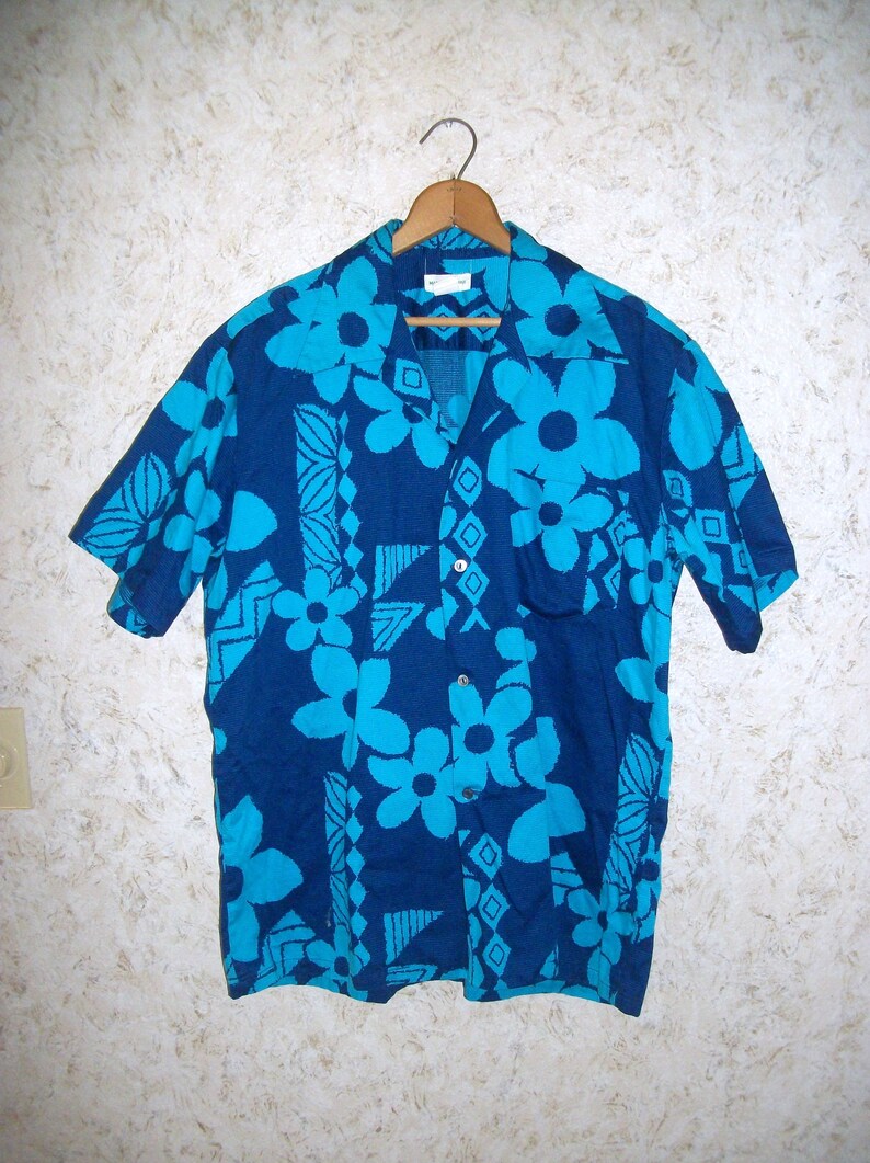 Vintage 80s HAWAIIAN SHIRT Blue Floral Button Down Hipster Shirt Short Sleeves Made in Hawaii Linen Beach Cruise Vacation Wear Mens XL